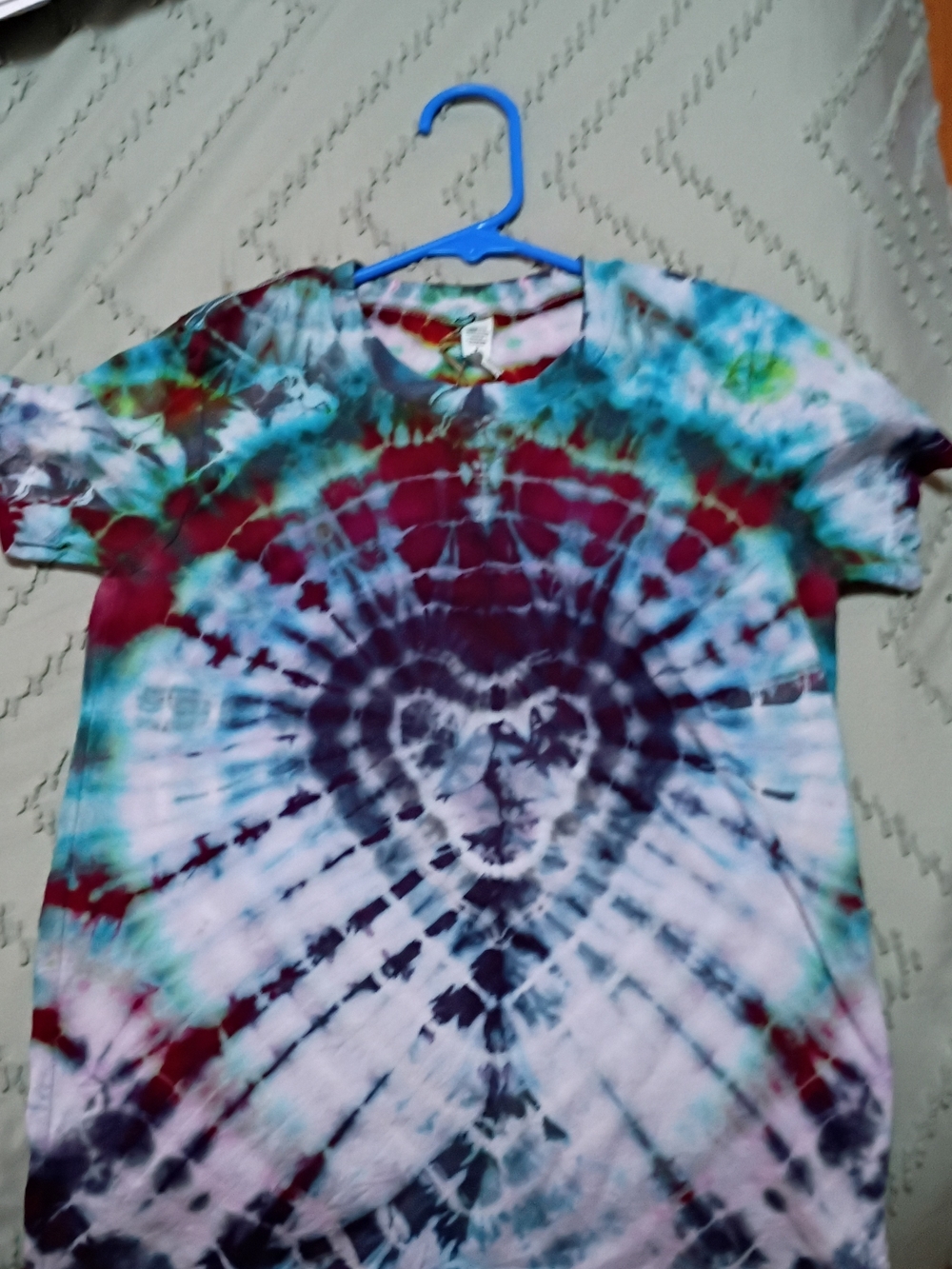 Tie-Dye Youth M Heart/Bear T Shirt in Teal and Burgundy